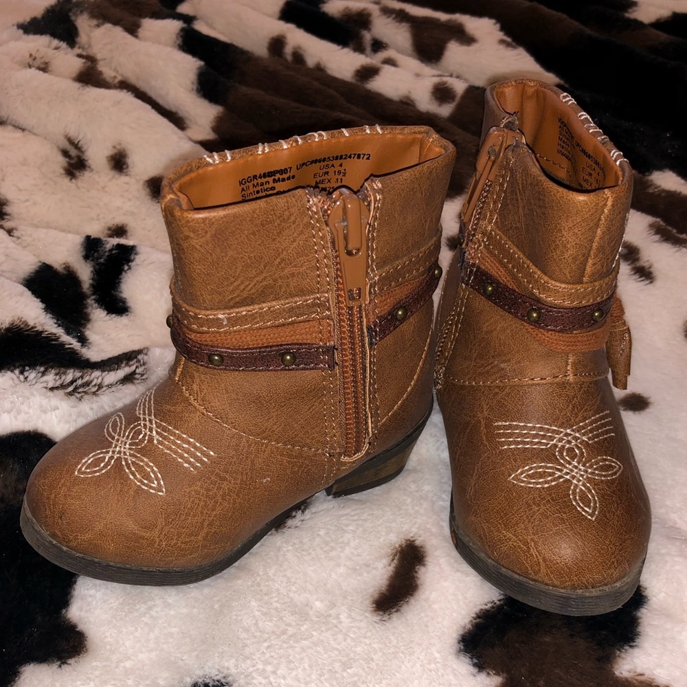 Toddler size 4 boots